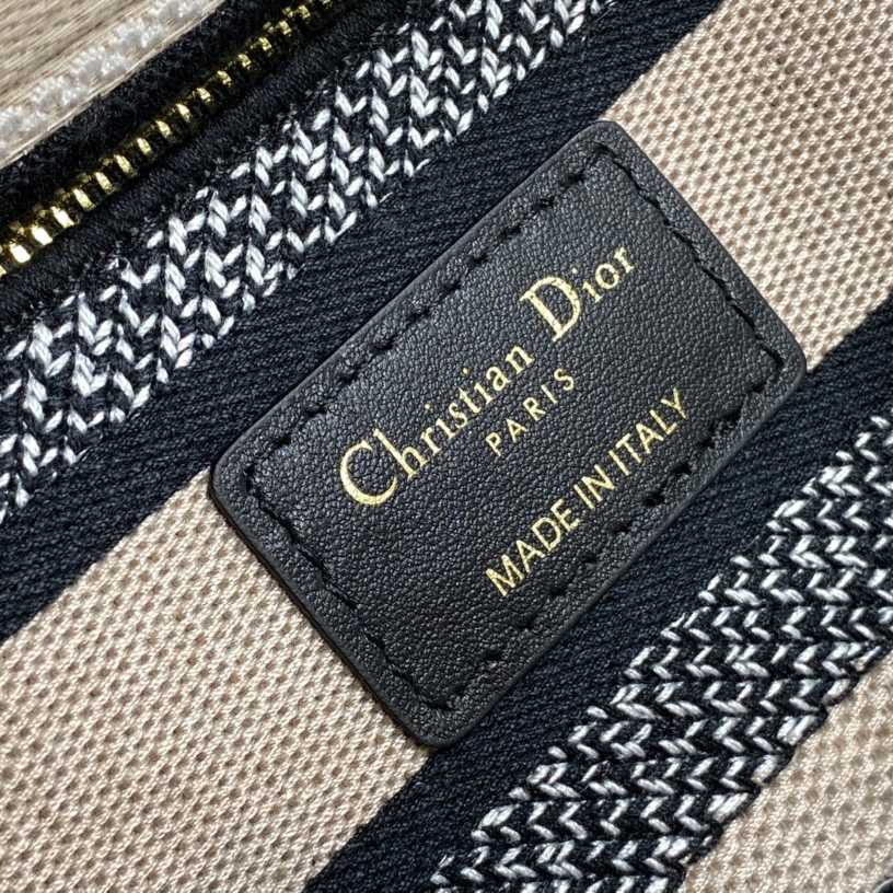 Dior Medium Lady D-Joy Bag - FashionPlug