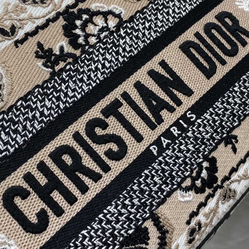 Dior Medium Lady D-Joy Bag - FashionPlug