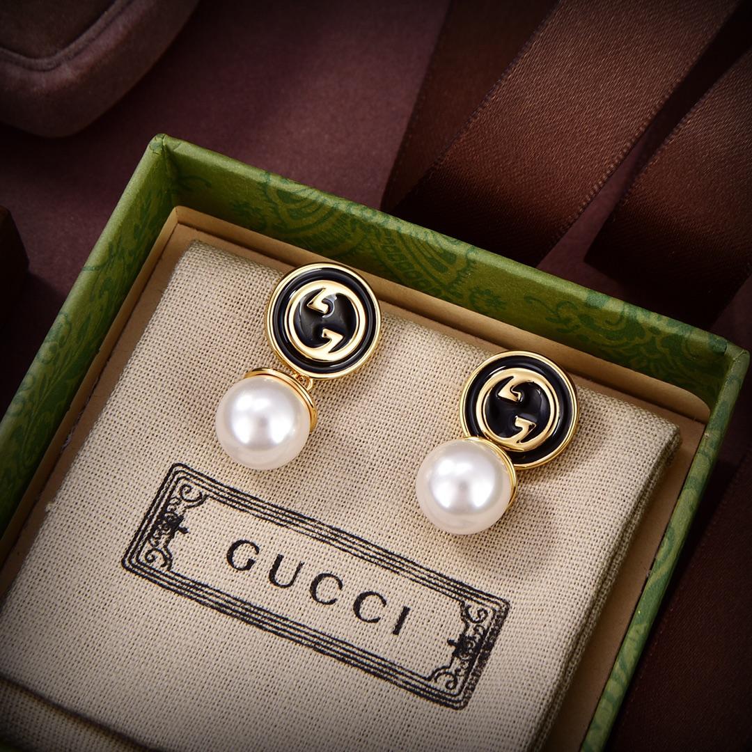 Gucci Blondie Pearl Earrings - FashionPlug