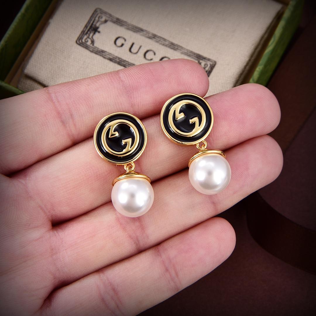 Gucci Blondie Pearl Earrings - FashionPlug