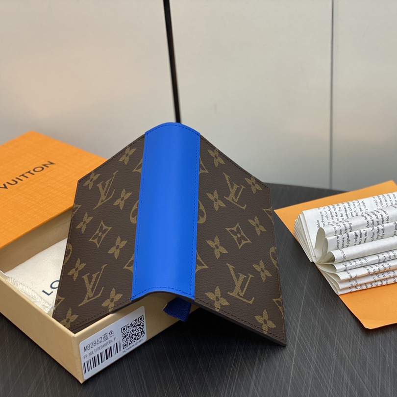 Louis Vuitton Passport Cover   M82865 - FashionPlug