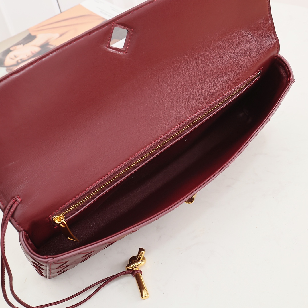 Bottega Veneta Long Clutch Andiamo With Handle - FashionPlug