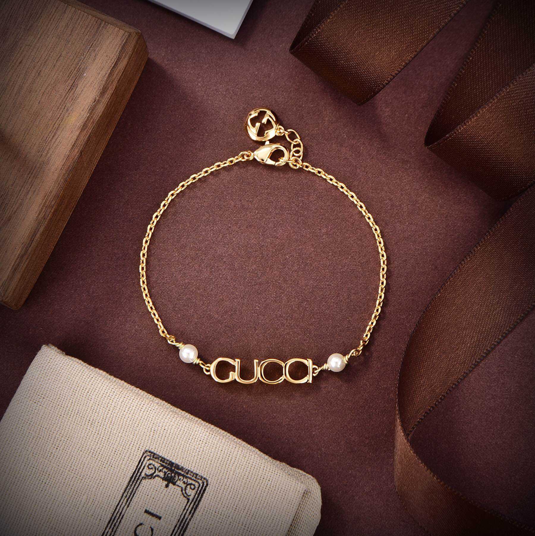 Gucci Letter Single Bracelet  - FashionPlug