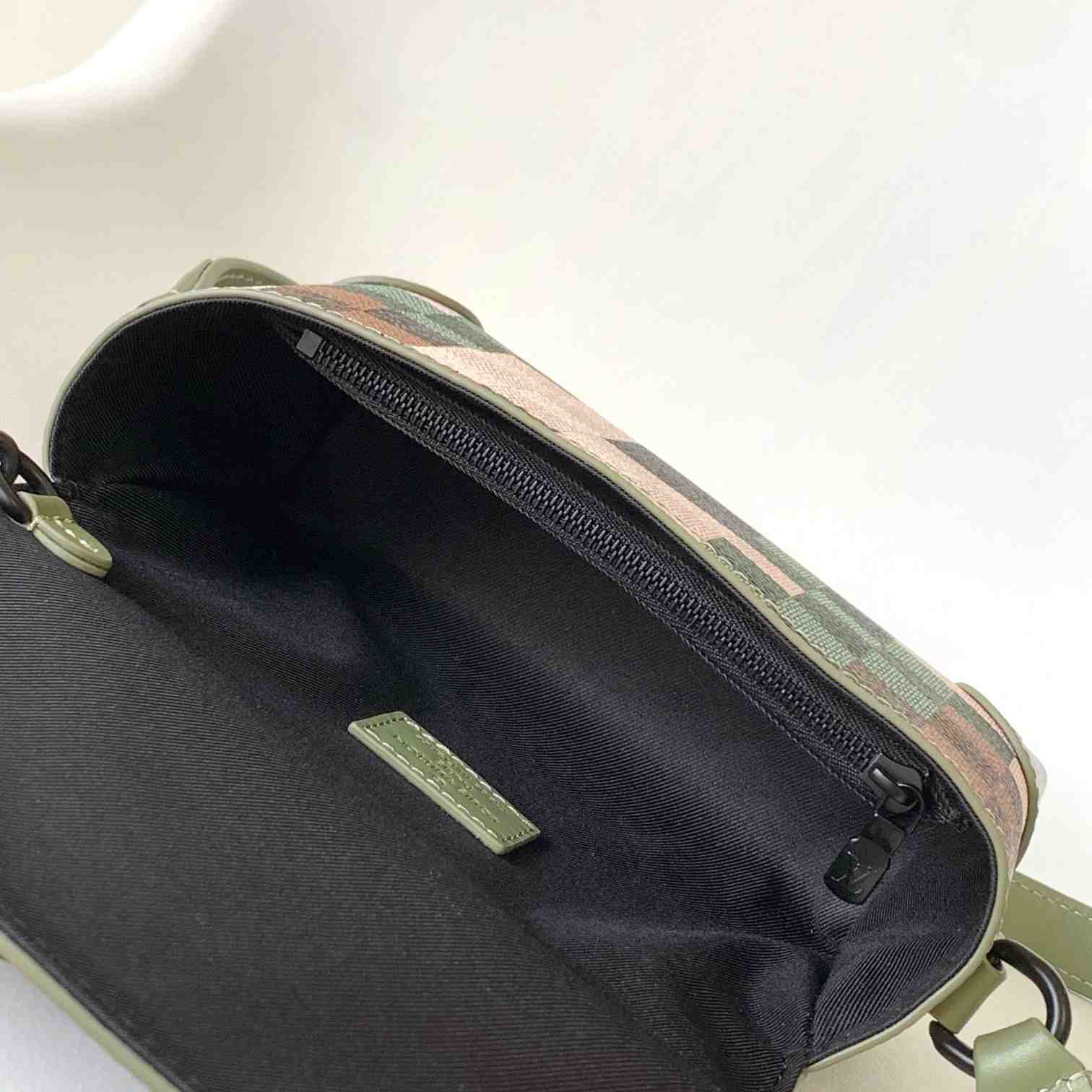 Louis Vuitton Steamer Wearable Wallet   M83172 - FashionPlug