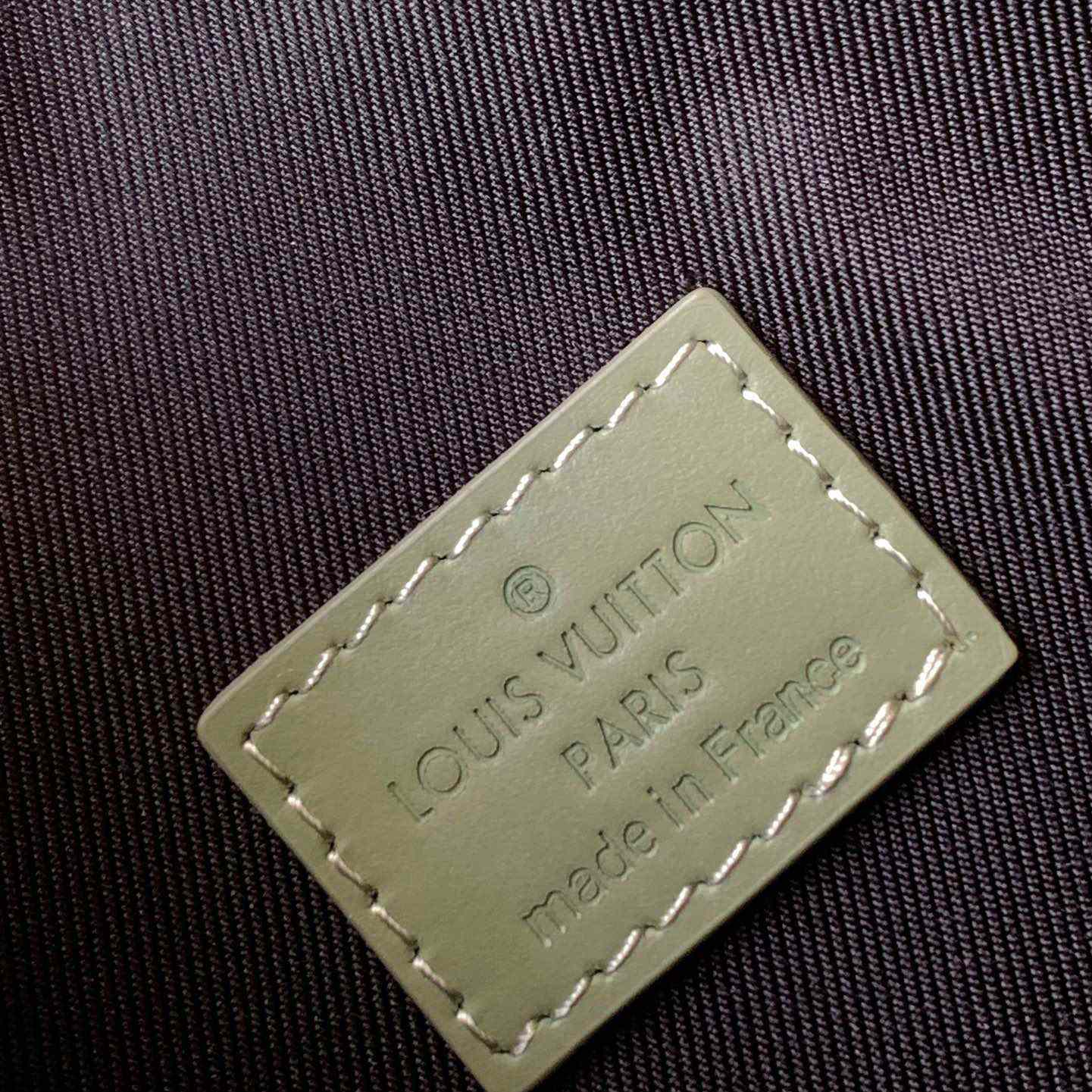Louis Vuitton Steamer Wearable Wallet   M83172 - FashionPlug