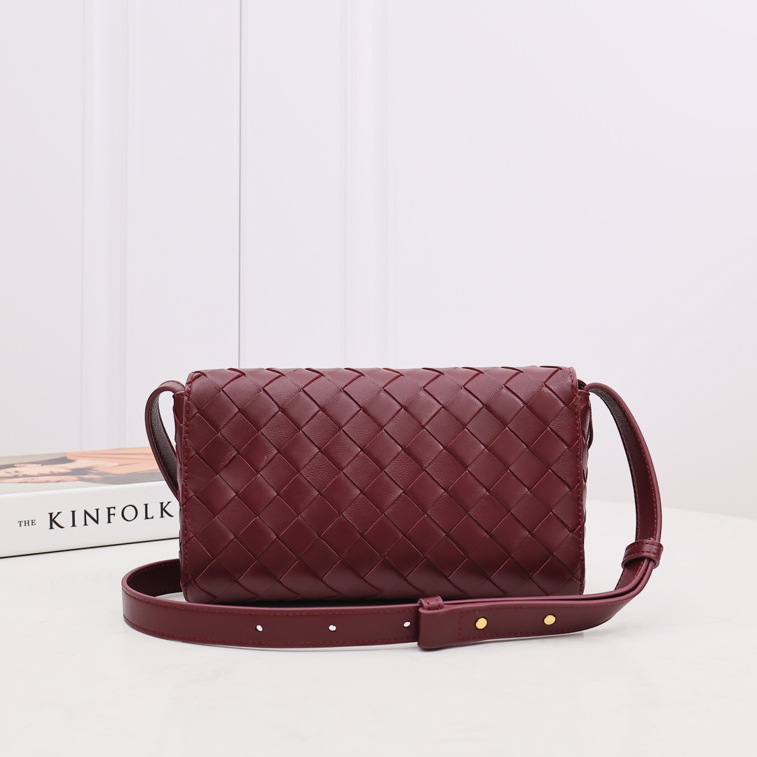 Bottega Veneta Mini Andiamo Cross-Body Bag - FashionPlug
