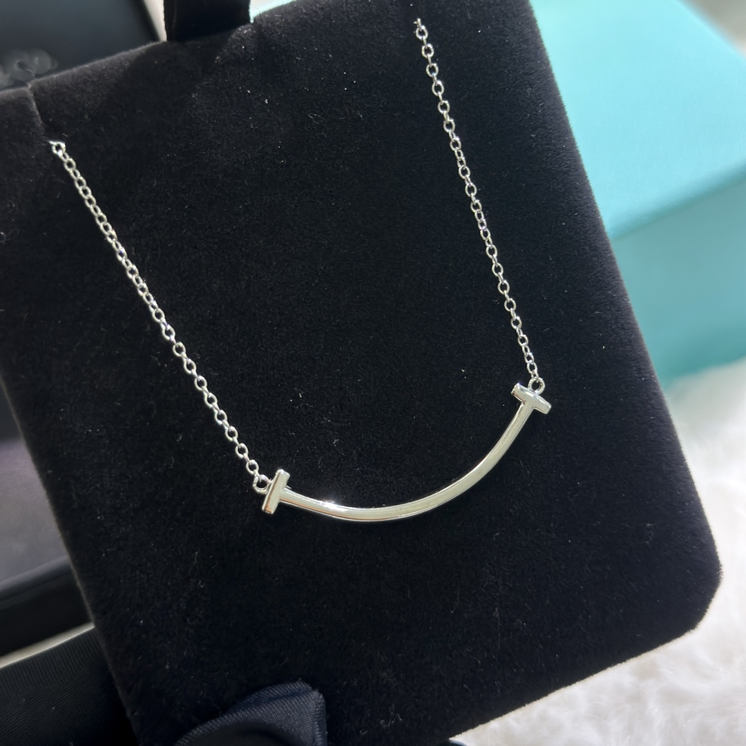 Tiffany&CO Heart Smile Pendant - FashionPlug