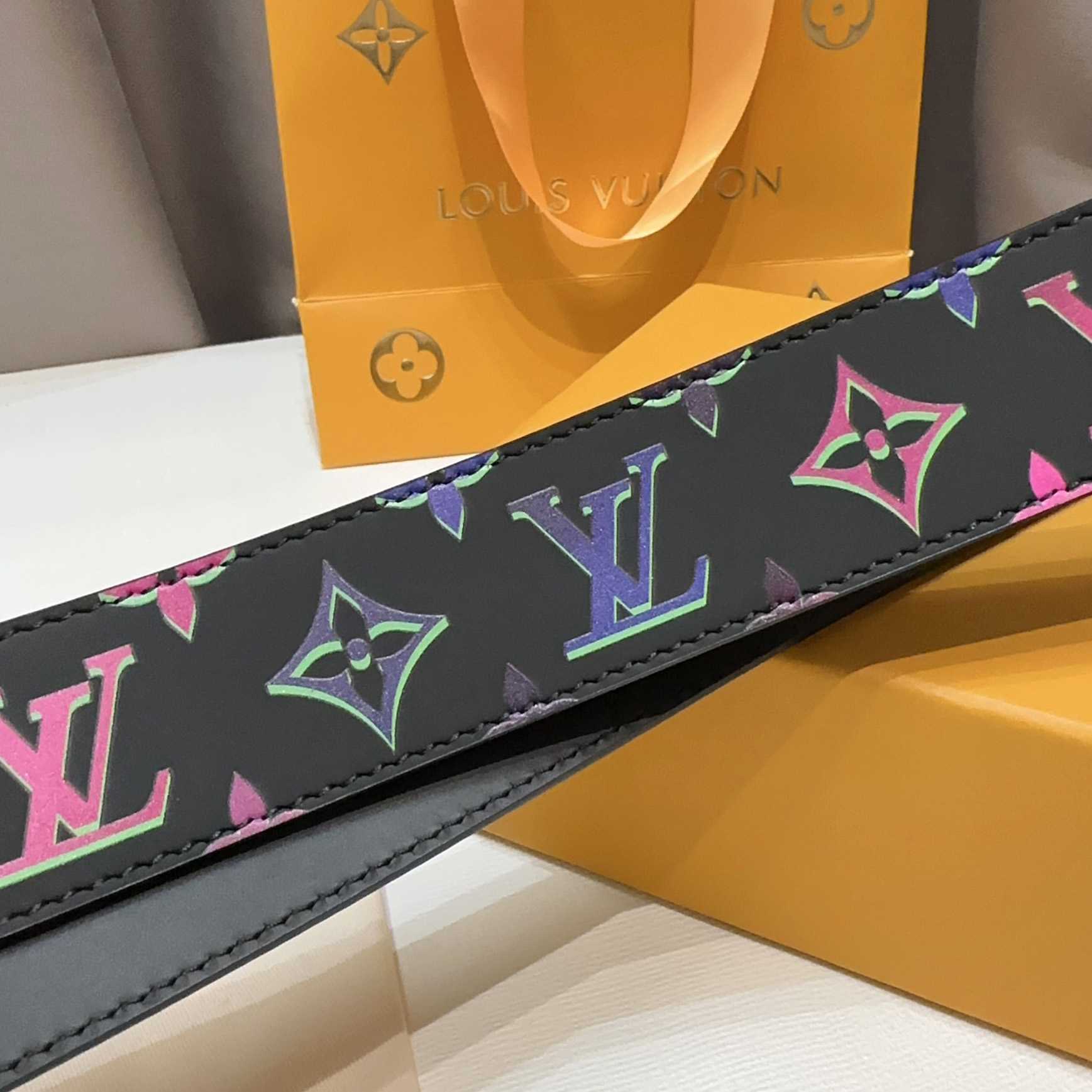 Louis Vuitton LV Light 40mm Reversible Belt - FashionPlug