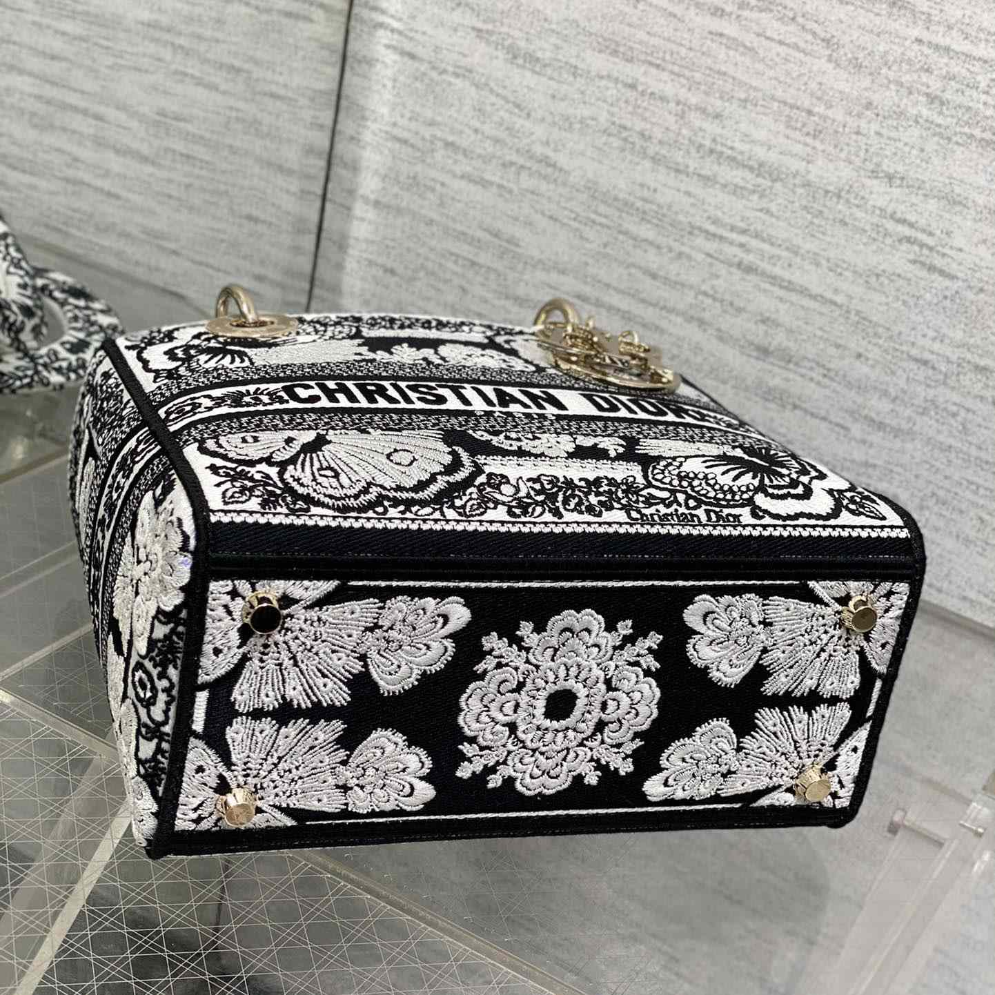 Dior Medium Lady D-Lite Bag - FashionPlug