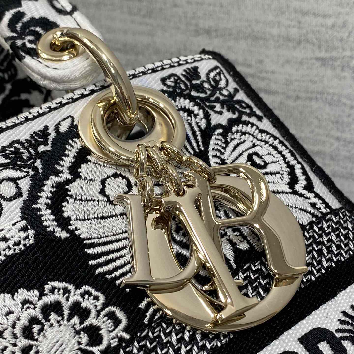 Dior Medium Lady D-Lite Bag - FashionPlug
