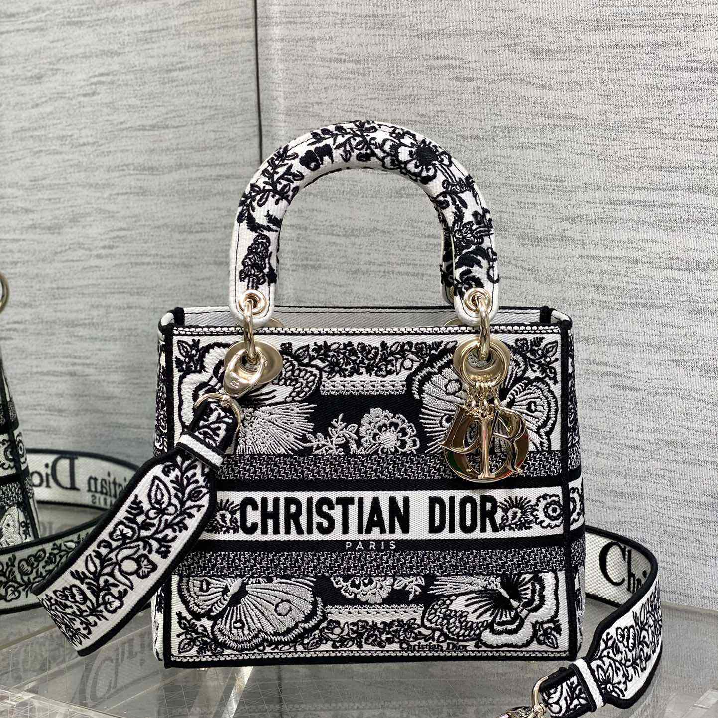 Dior Medium Lady D-Lite Bag - FashionPlug