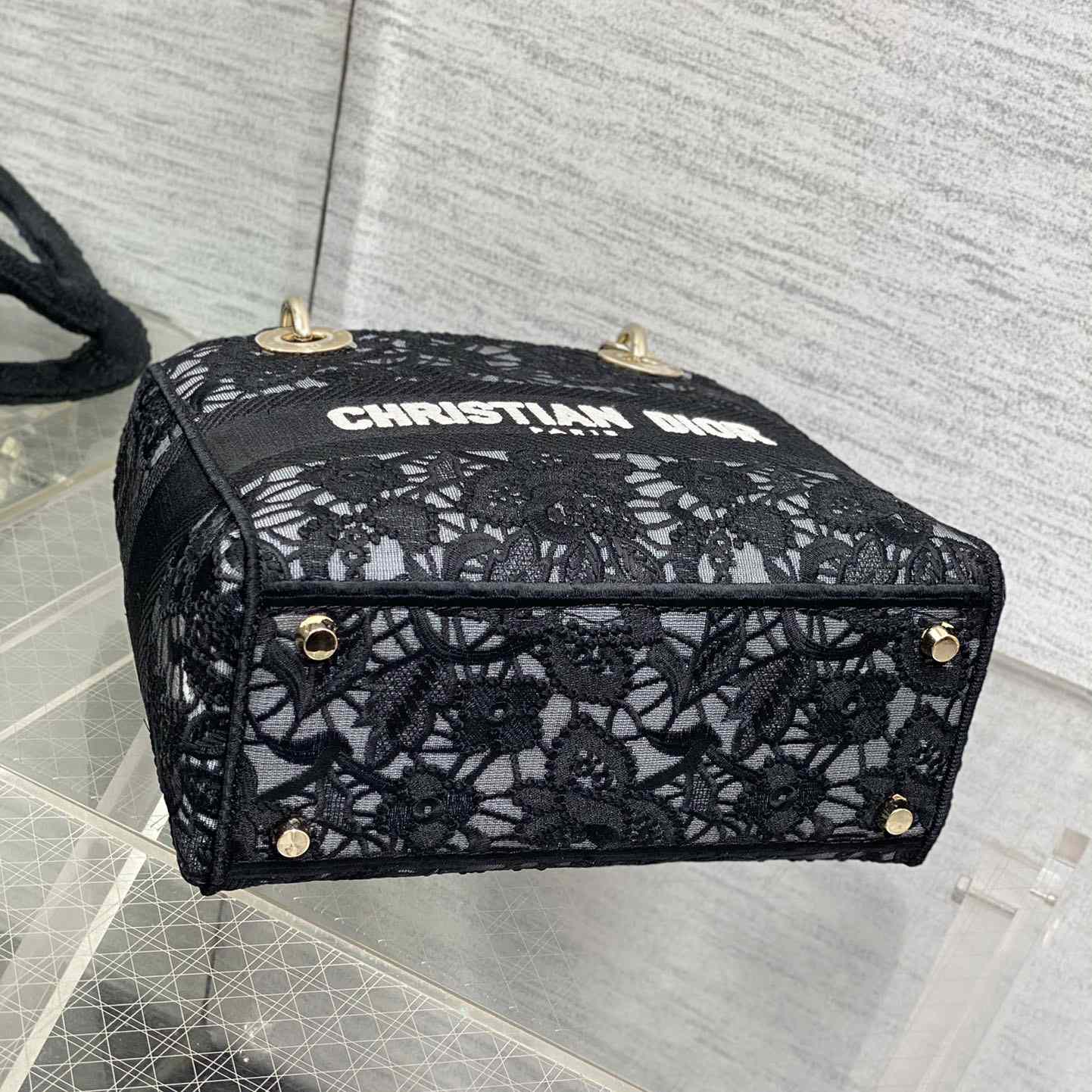 Dior Medium Lady D-Lite Bag - FashionPlug