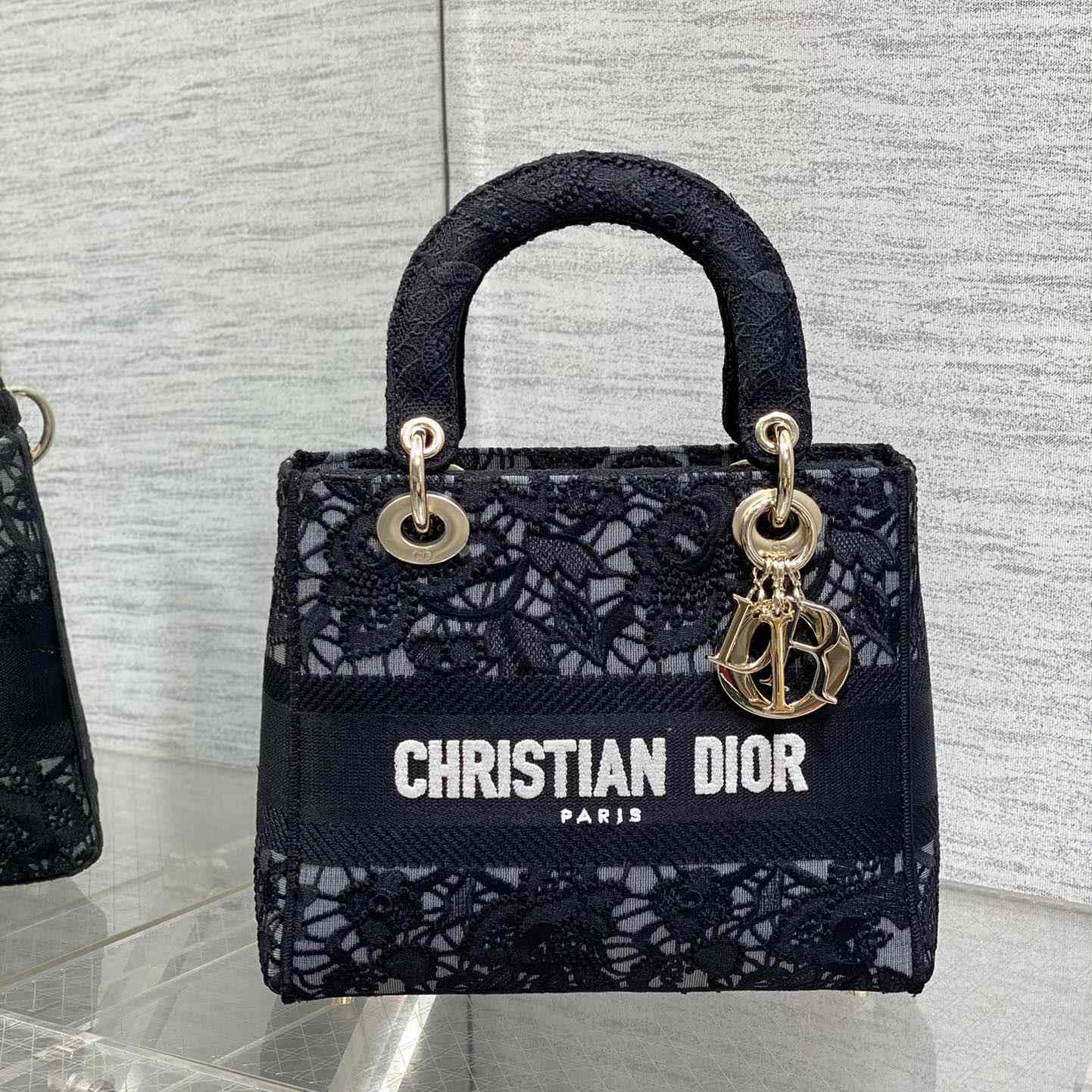 Dior Medium Lady D-Lite Bag - FashionPlug