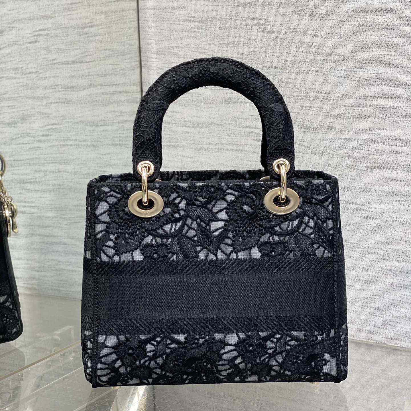 Dior Medium Lady D-Lite Bag - FashionPlug