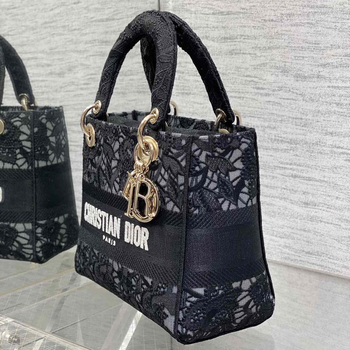 Dior Medium Lady D-Lite Bag - FashionPlug