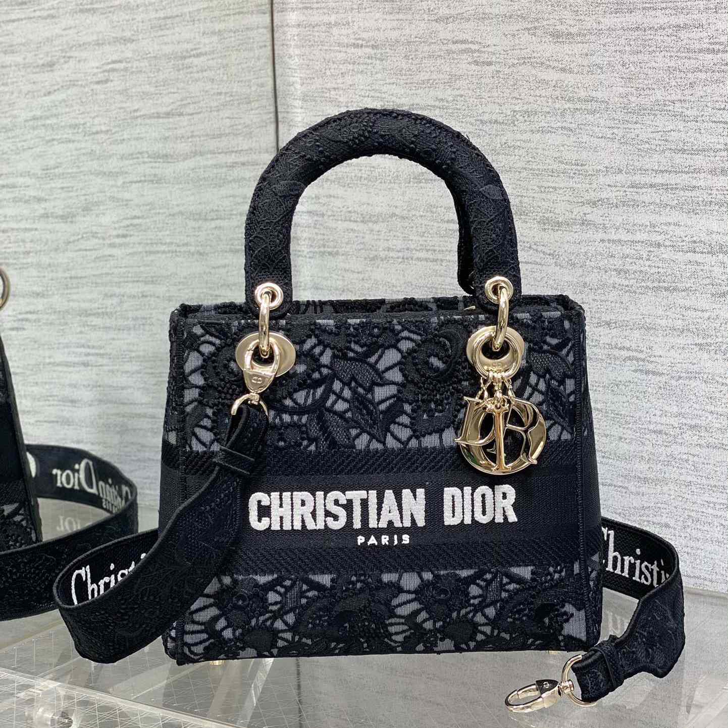 Dior Medium Lady D-Lite Bag - FashionPlug