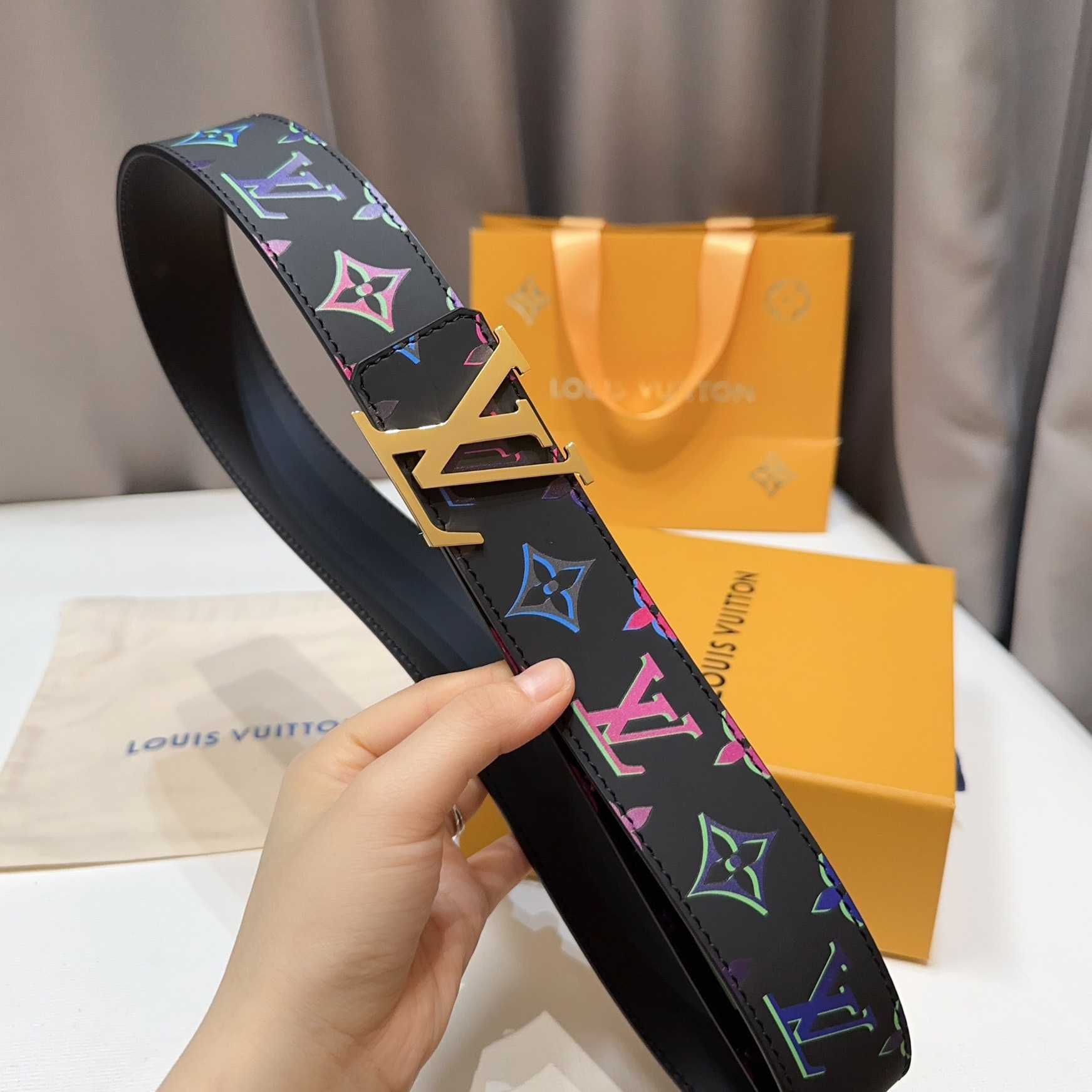 Louis Vuitton LV Light 40mm Reversible Belt - FashionPlug