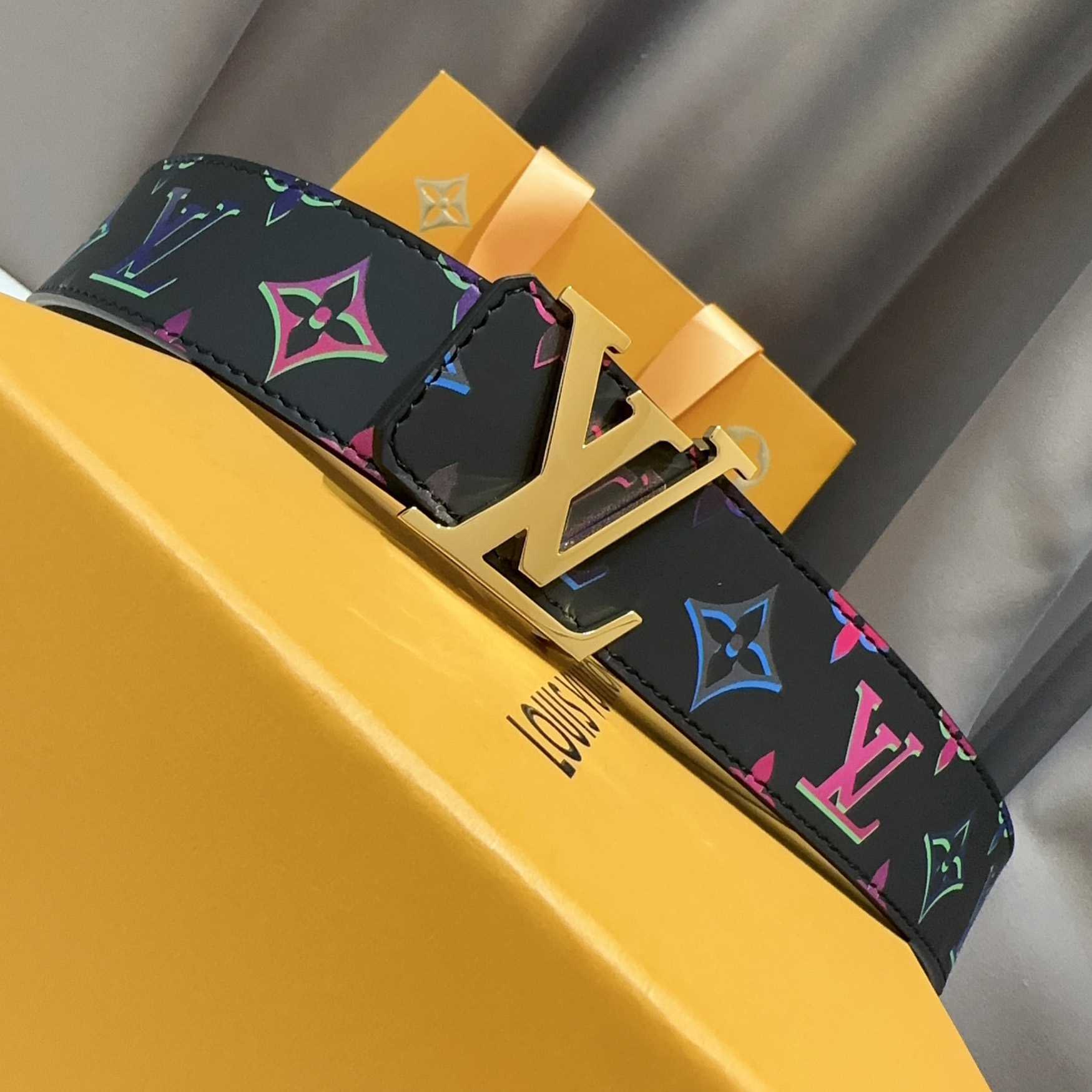 Louis Vuitton LV Light 40mm Reversible Belt - FashionPlug