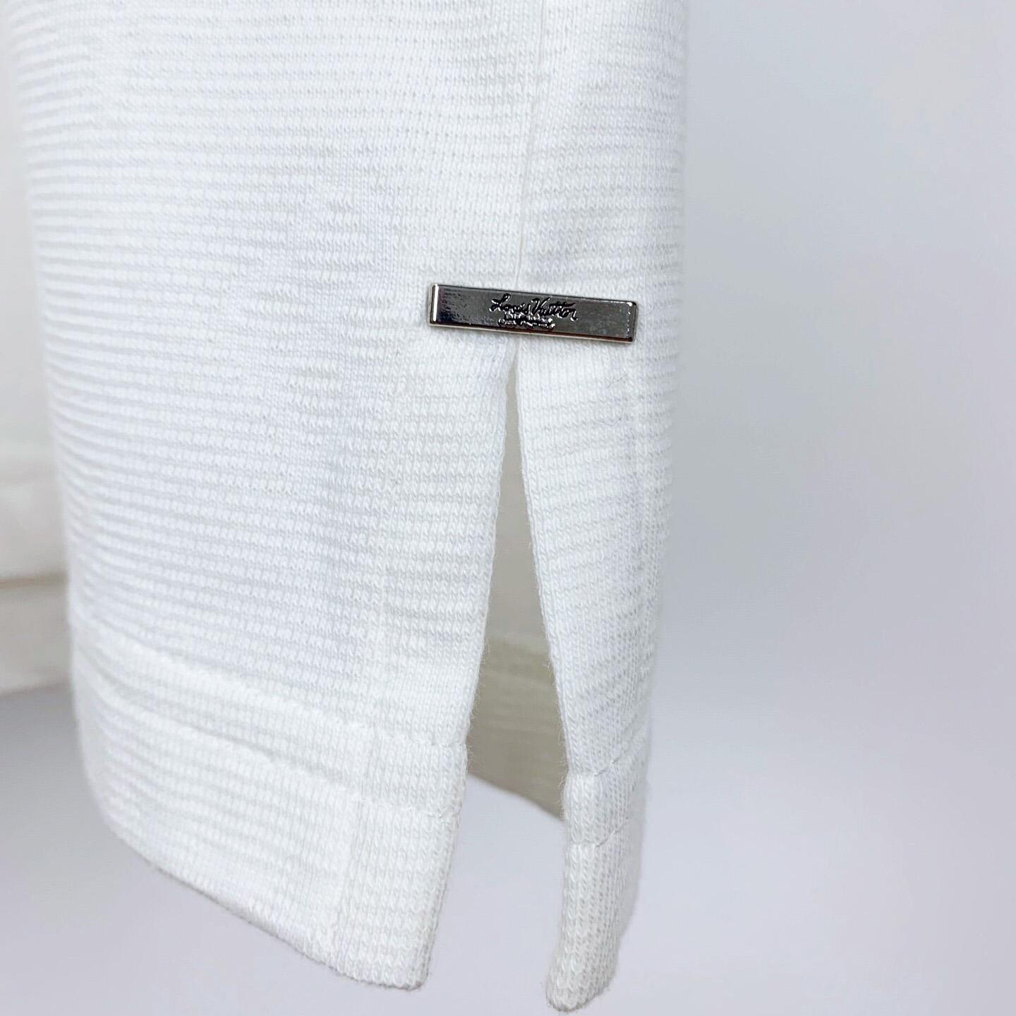 Louis Vuitton Signature 3D Pocket Monogram T-Shirt   1A5VI6 - FashionPlug