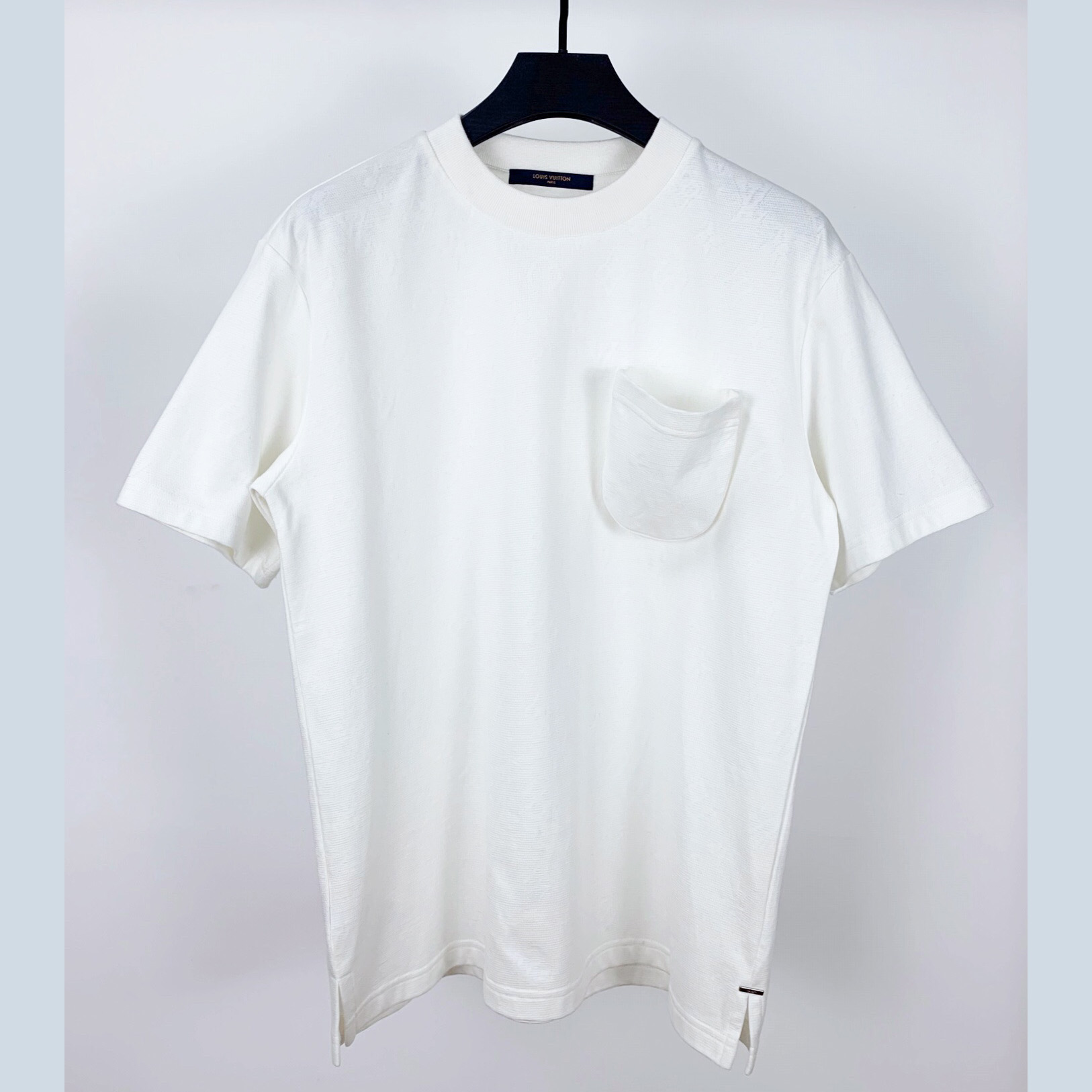 Louis Vuitton Signature 3D Pocket Monogram T-Shirt   1A5VI6 - FashionPlug