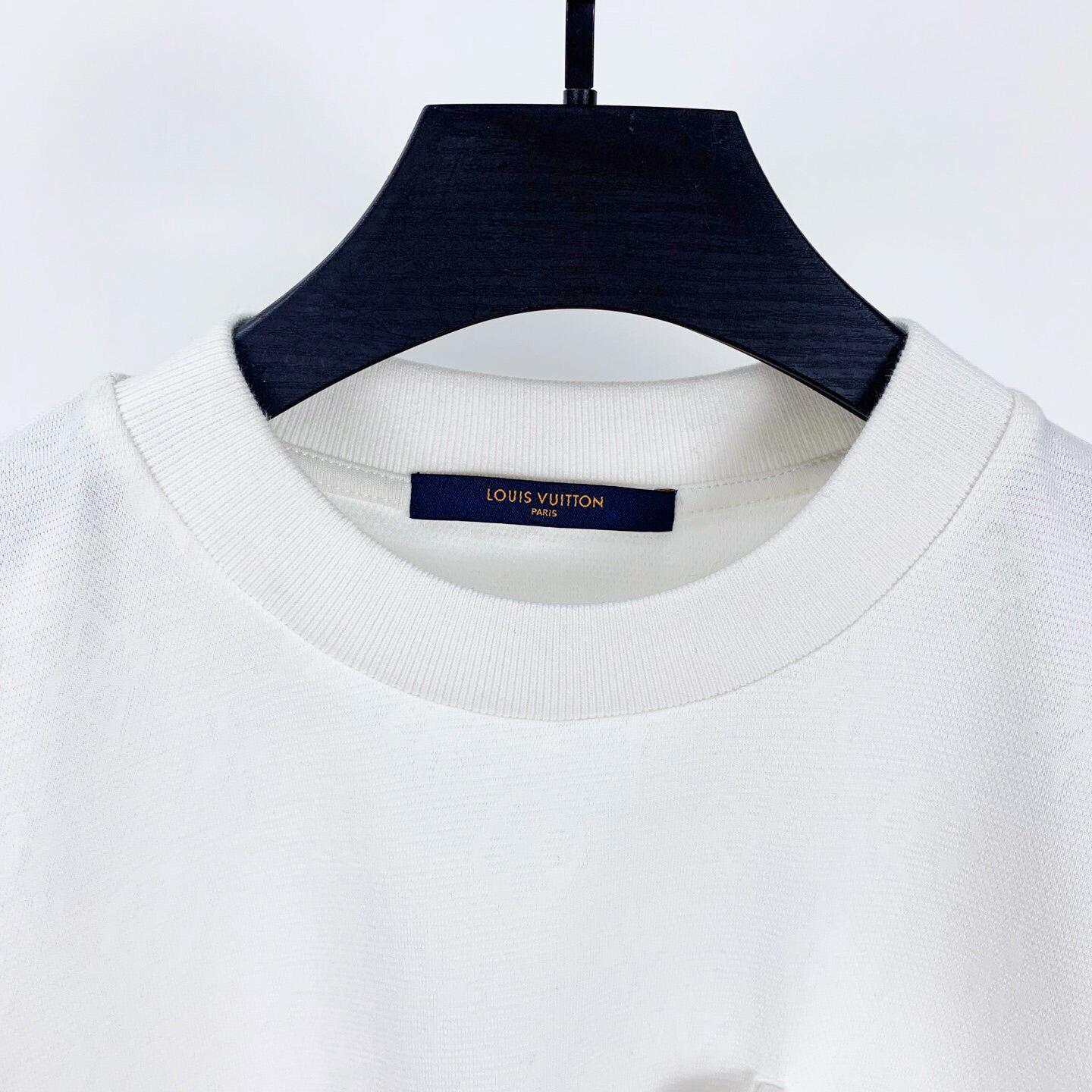 Louis Vuitton Signature 3D Pocket Monogram T-Shirt   1A5VI6 - FashionPlug
