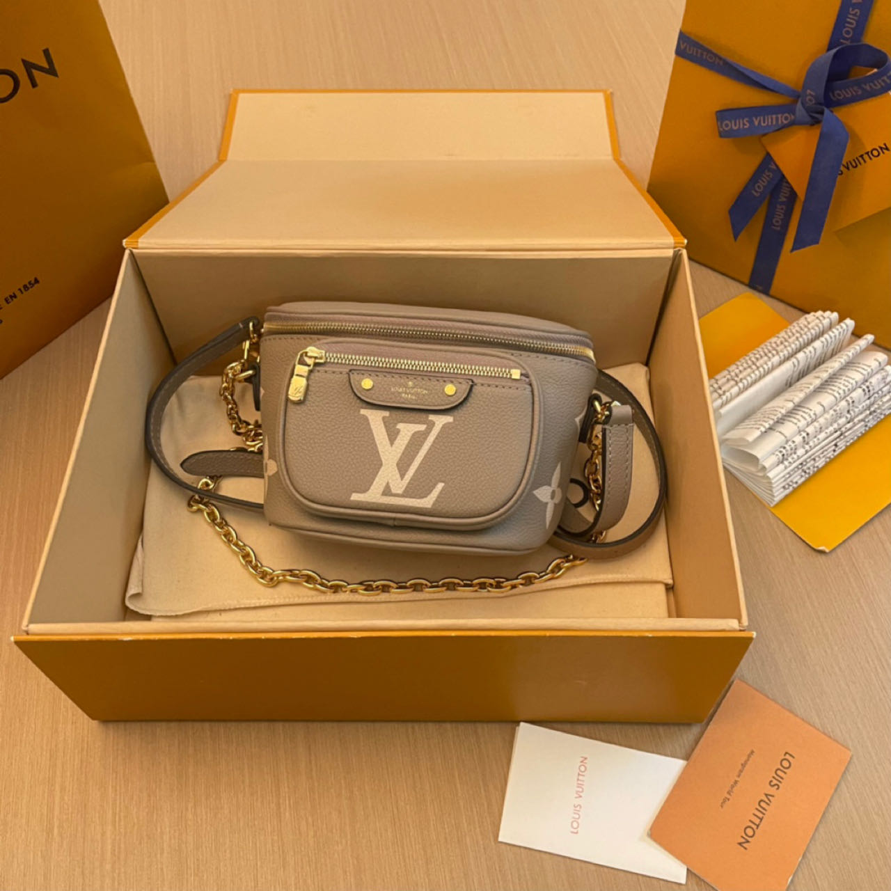 Louis Vuitton Mini Bumbag   M83219 - FashionPlug