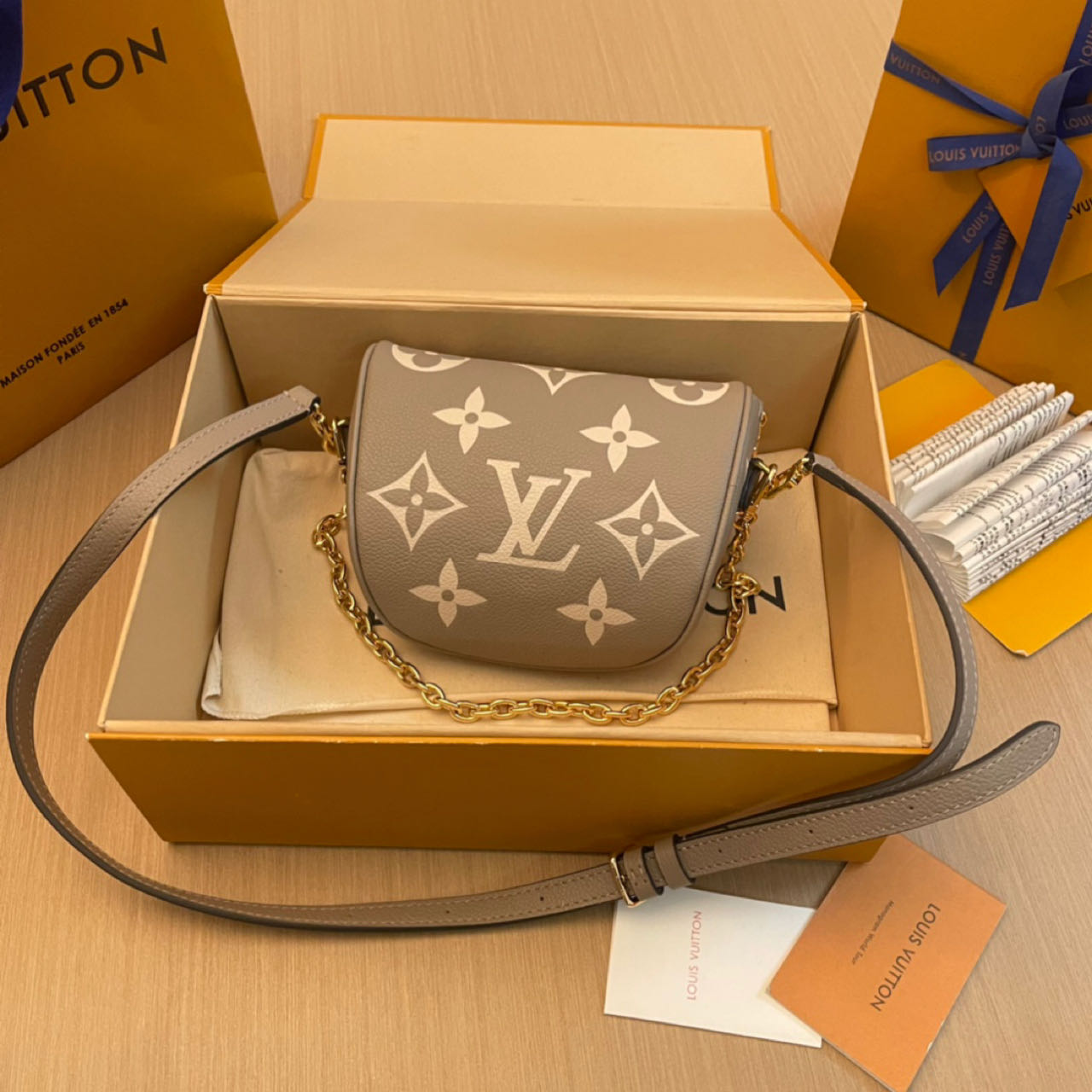 Louis Vuitton Mini Bumbag   M83219 - FashionPlug