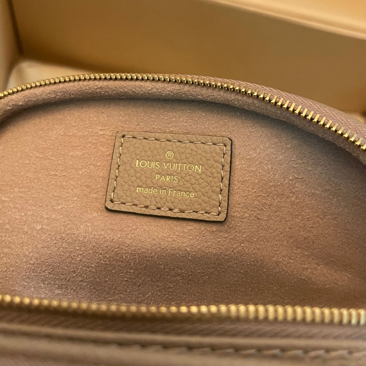 Louis Vuitton Mini Bumbag   M83219 - FashionPlug