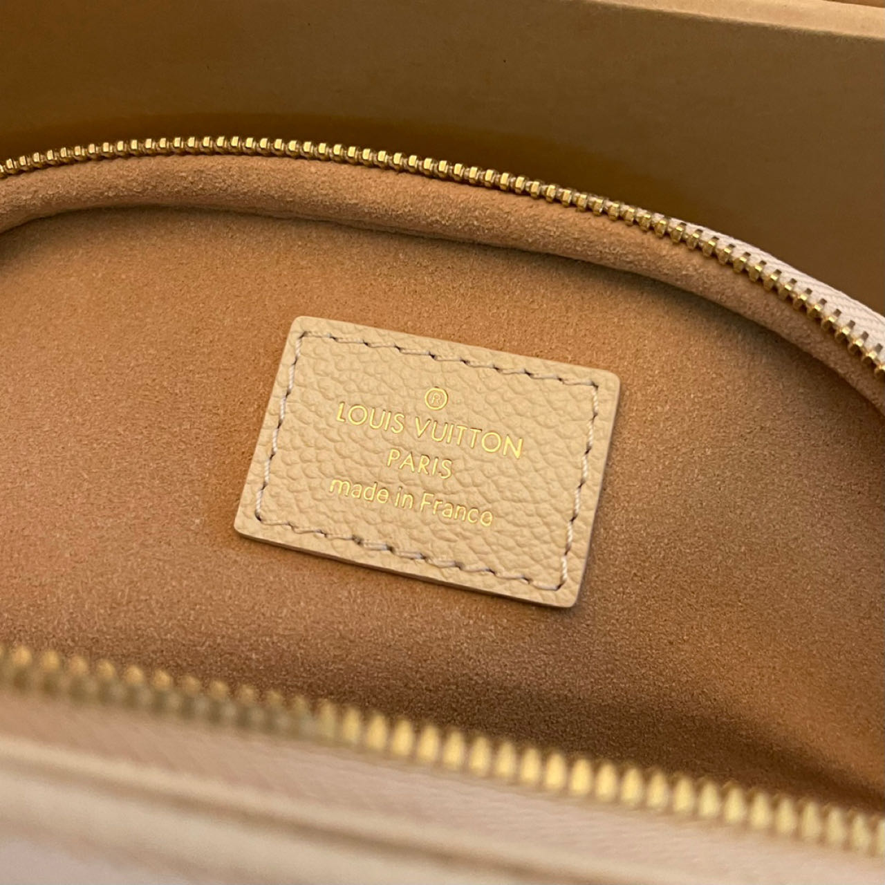 Louis Vuitton Mini Bumbag   M83275 - FashionPlug