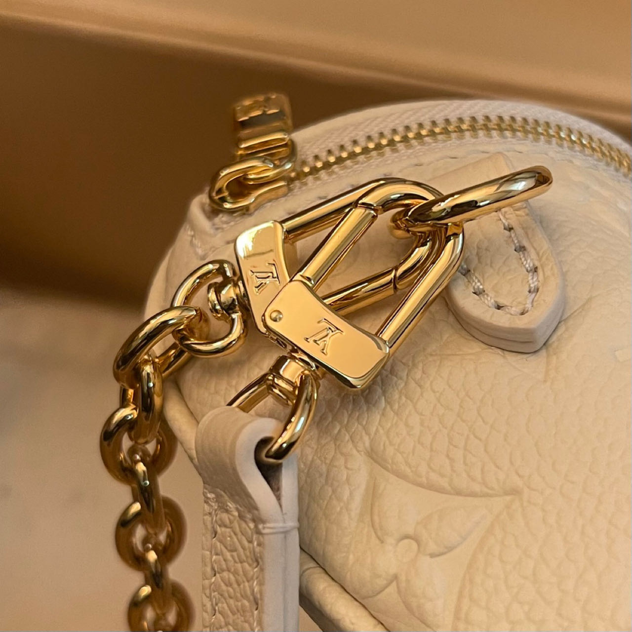 Louis Vuitton Mini Bumbag   M83275 - FashionPlug