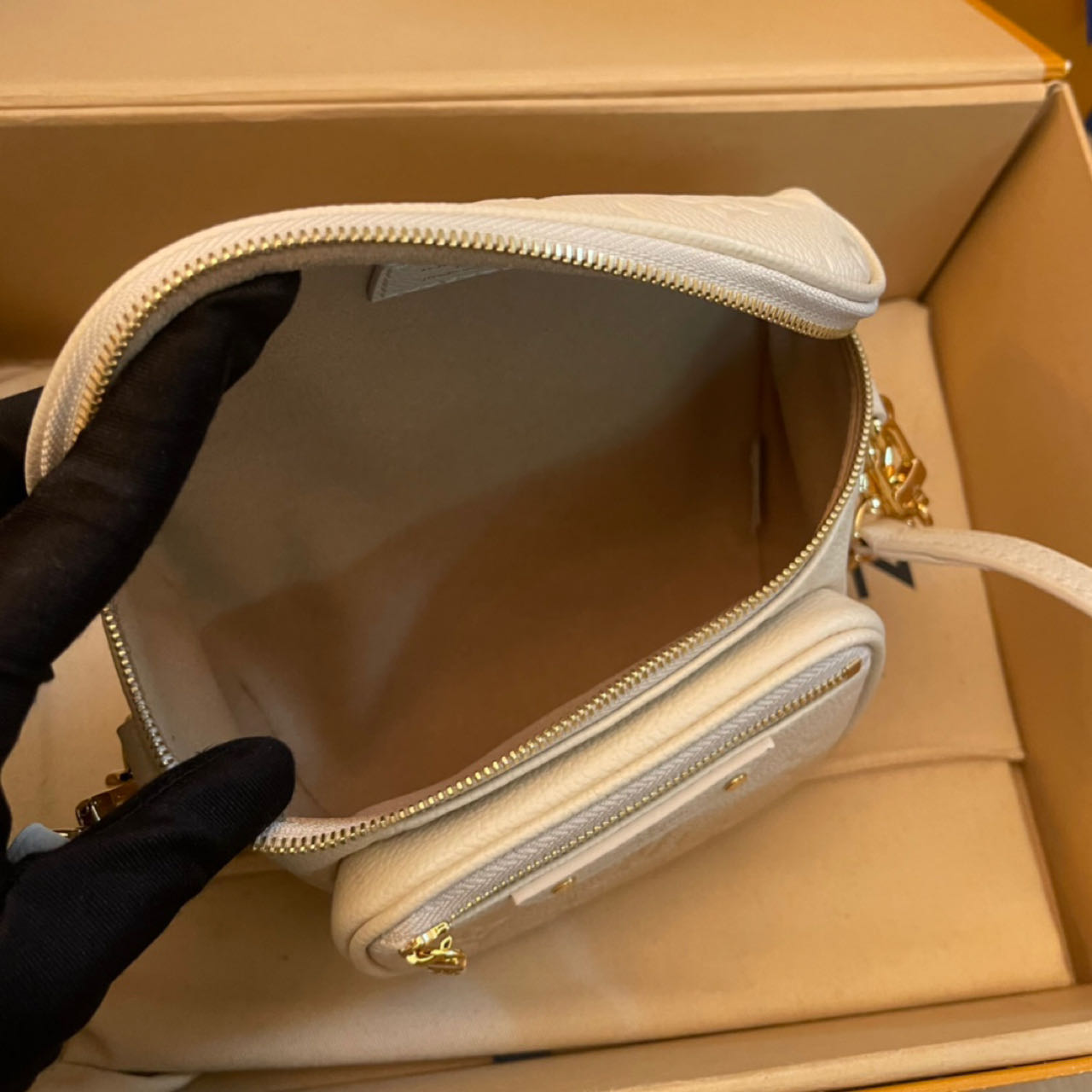 Louis Vuitton Mini Bumbag   M83275 - FashionPlug