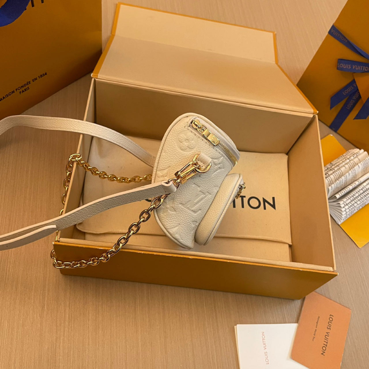 Louis Vuitton Mini Bumbag   M83275 - FashionPlug