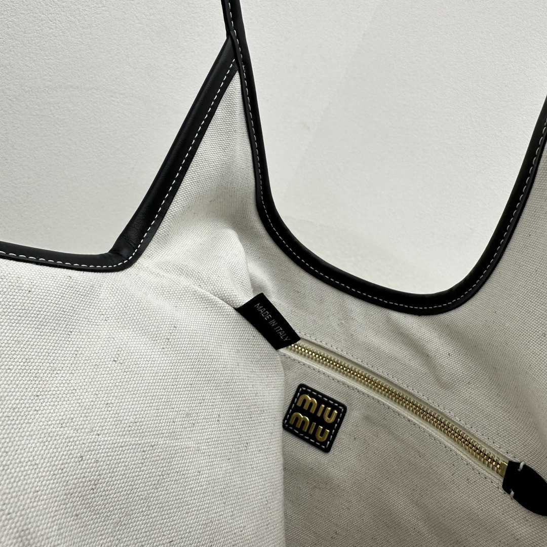Miu Miu IVY Leather Bag - FashionPlug