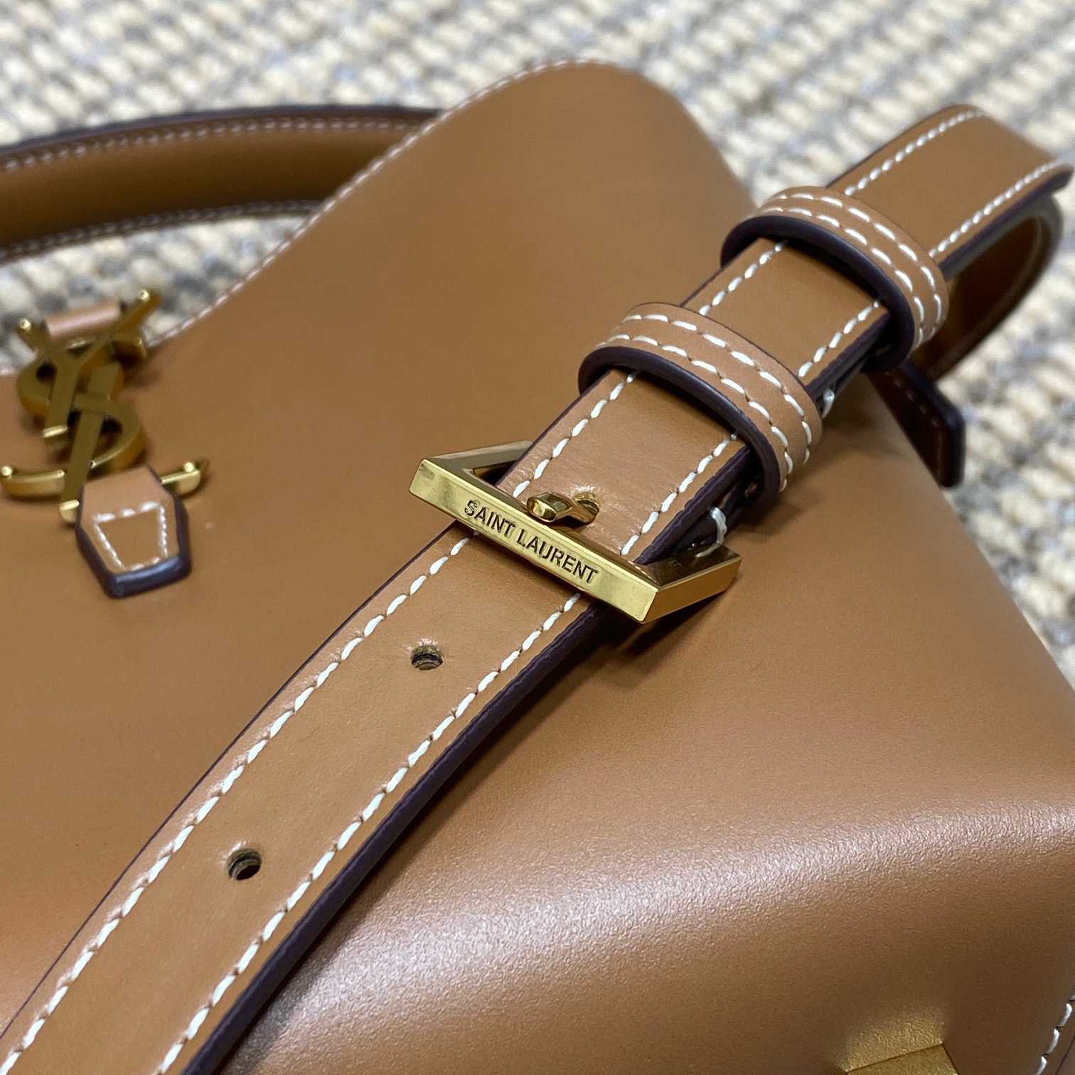 Saint Laurent Le 37 Small In Shiny Leather - FashionPlug