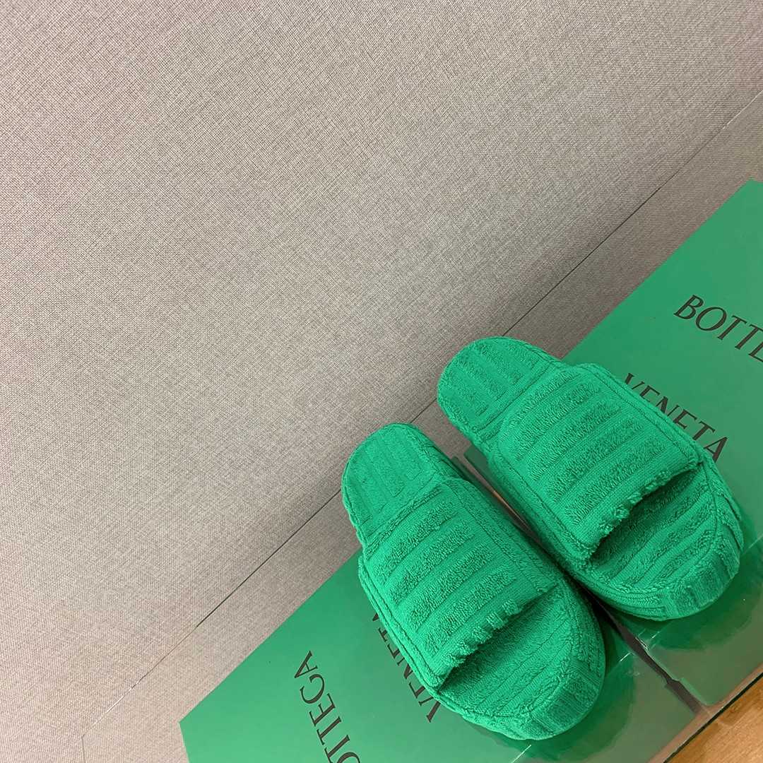 Bottega Veneta Resort Sponge Slippers - FashionPlug