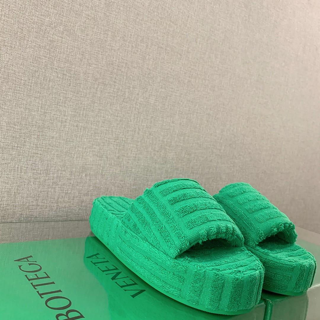 Bottega Veneta Resort Sponge Slippers - FashionPlug