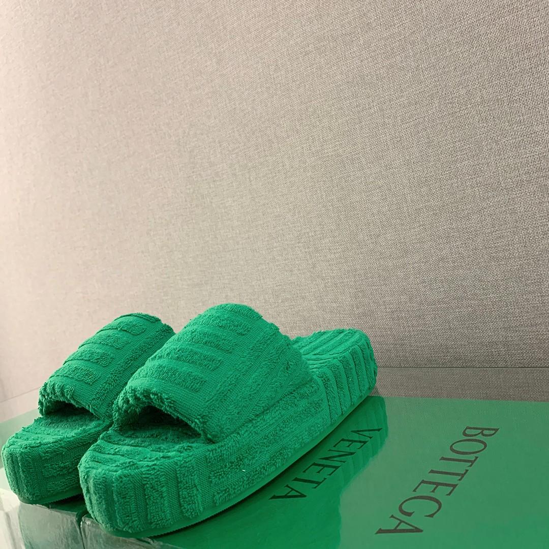 Bottega Veneta Resort Sponge Slippers - FashionPlug