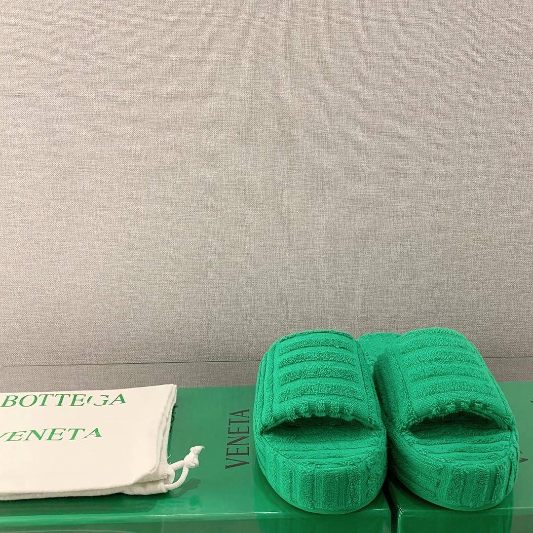 Bottega Veneta Resort Sponge Slippers - FashionPlug