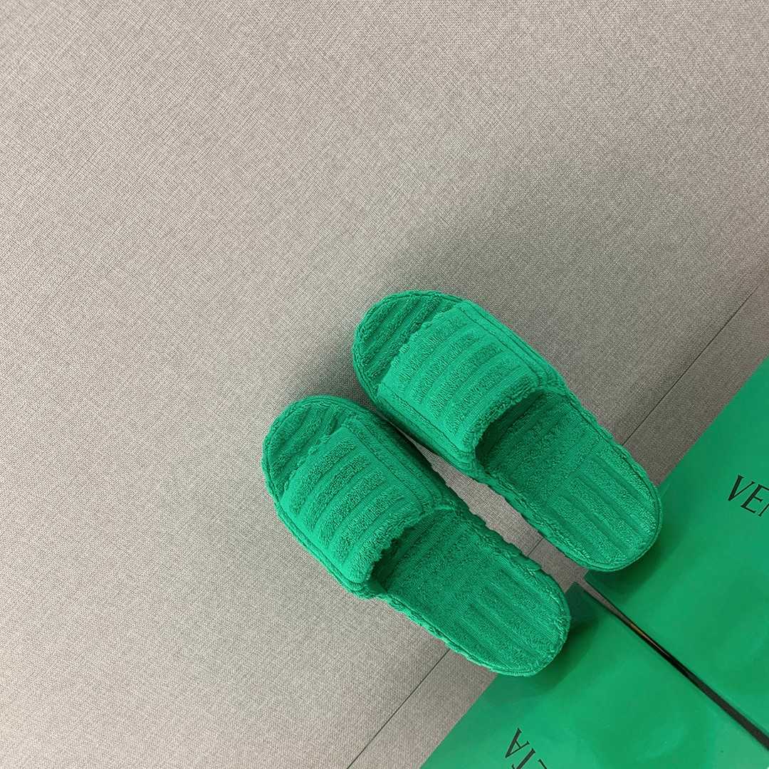 Bottega Veneta Resort Sponge Slippers - FashionPlug