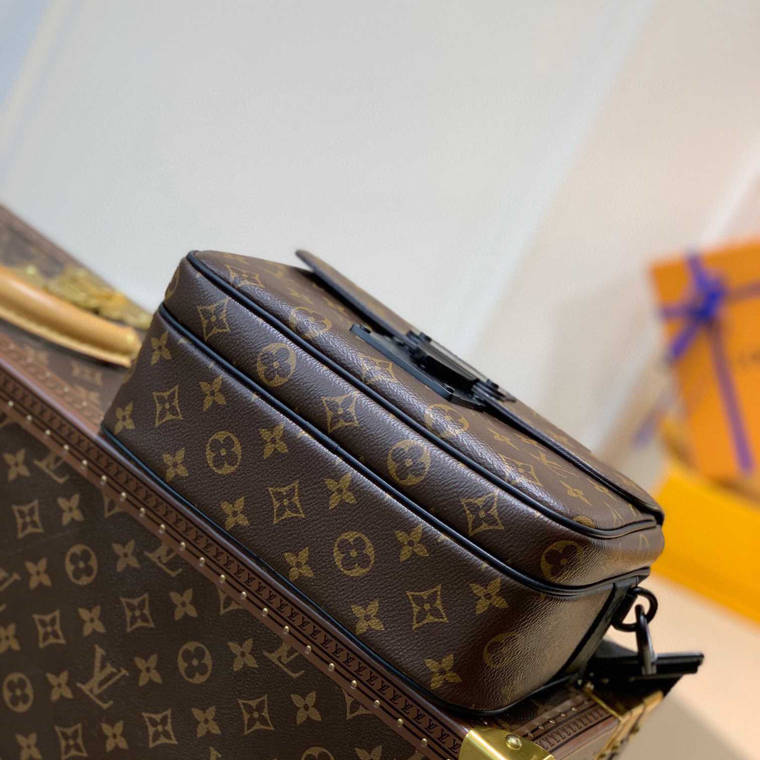 Louis Vuitton S Lock Messenger    M45806 - FashionPlug