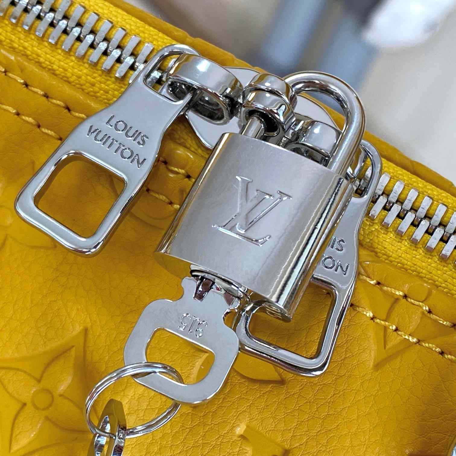 Louis Vuitton Keepall Bandoulière 50   M23748 - FashionPlug