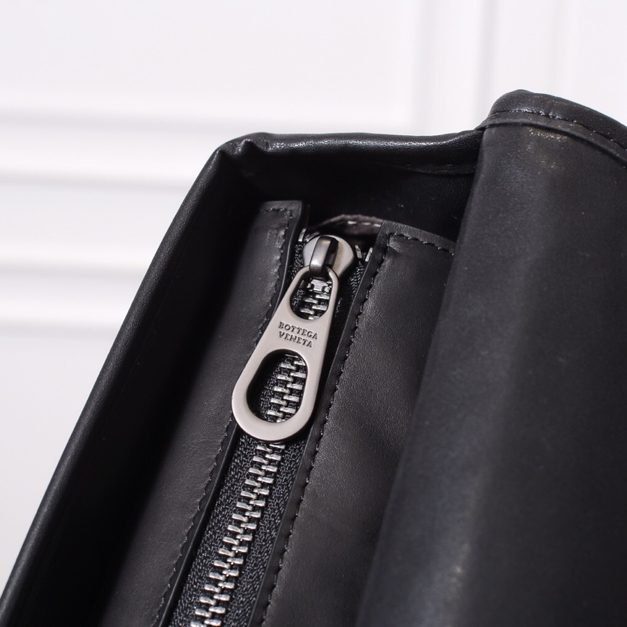 Bottega Veneta Messenger Bag  (35-22-11cm) - FashionPlug