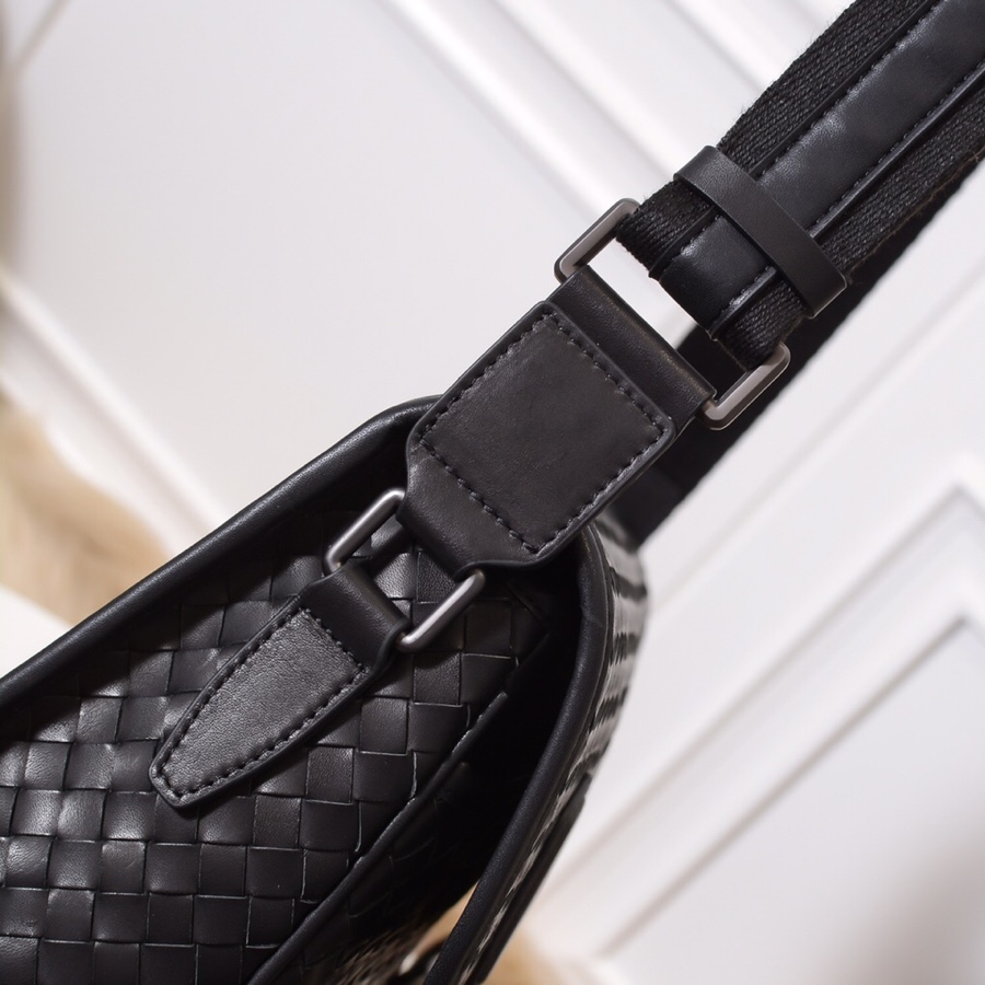 Bottega Veneta Messenger Bag  (35-22-11cm) - FashionPlug