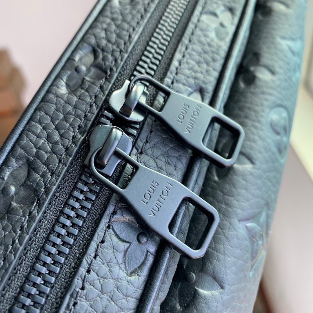 Louis Vuitton Steamer Messenger       M23742 - FashionPlug