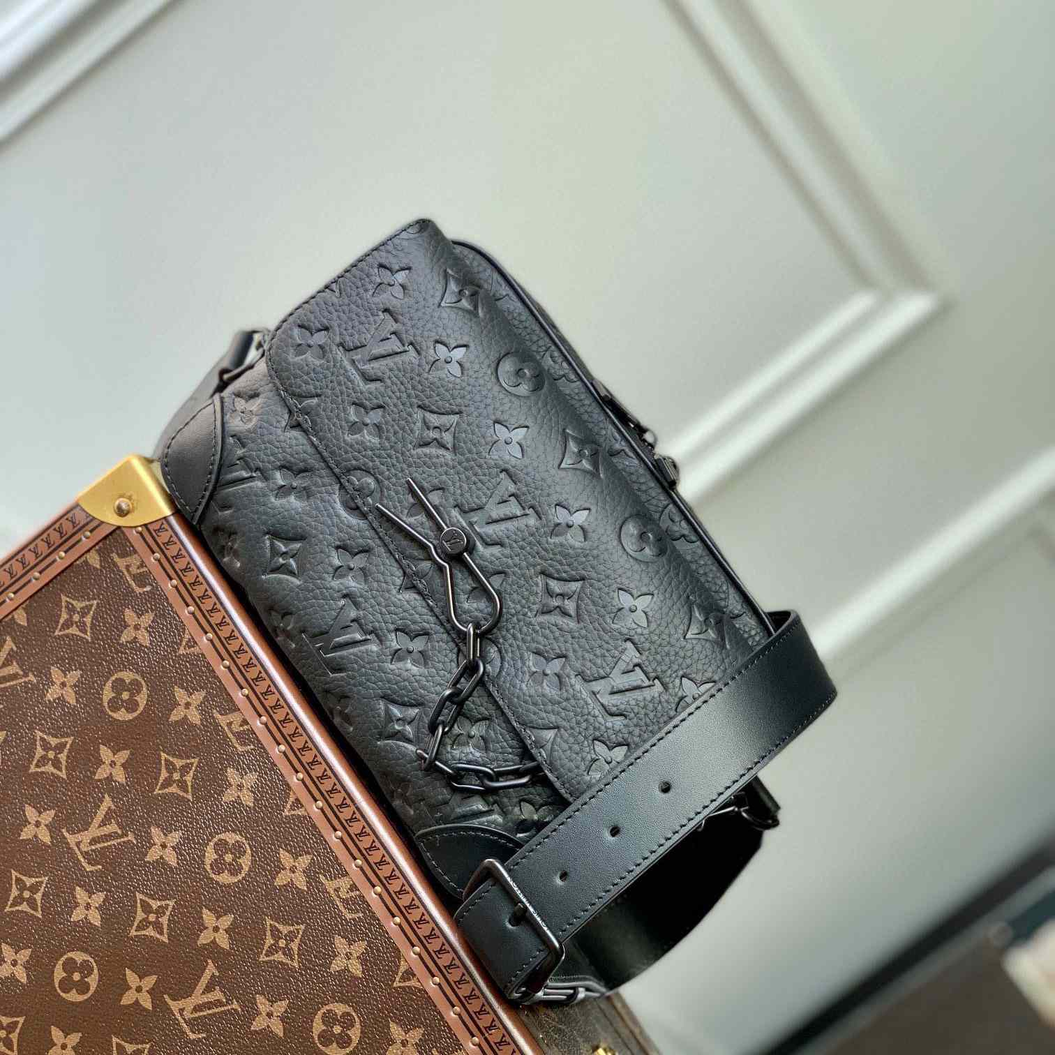 Louis Vuitton Steamer Messenger       M23742 - FashionPlug