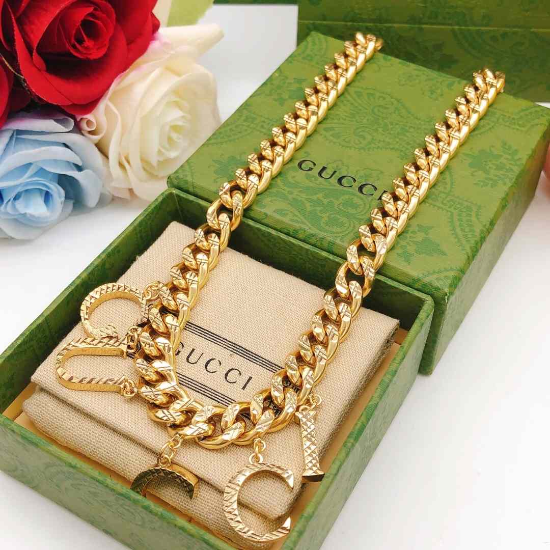 Gucci Logo-pendant Curb-link Necklace - FashionPlug