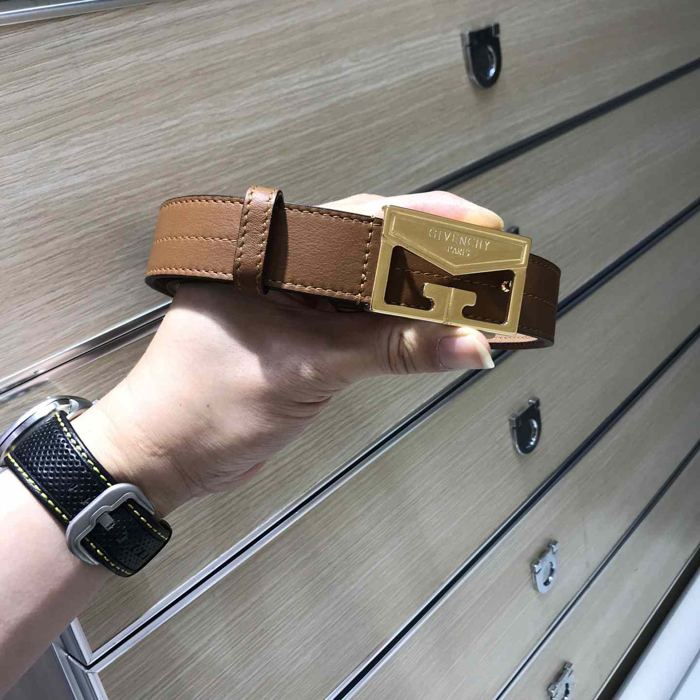 Givenchy  Leather Belt      30mm - FashionPlug