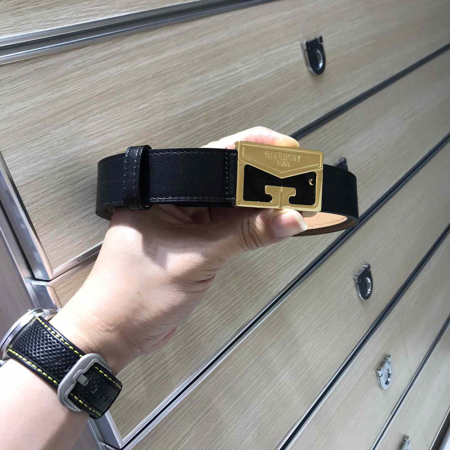 Givenchy  Leather Belt      30mm - FashionPlug