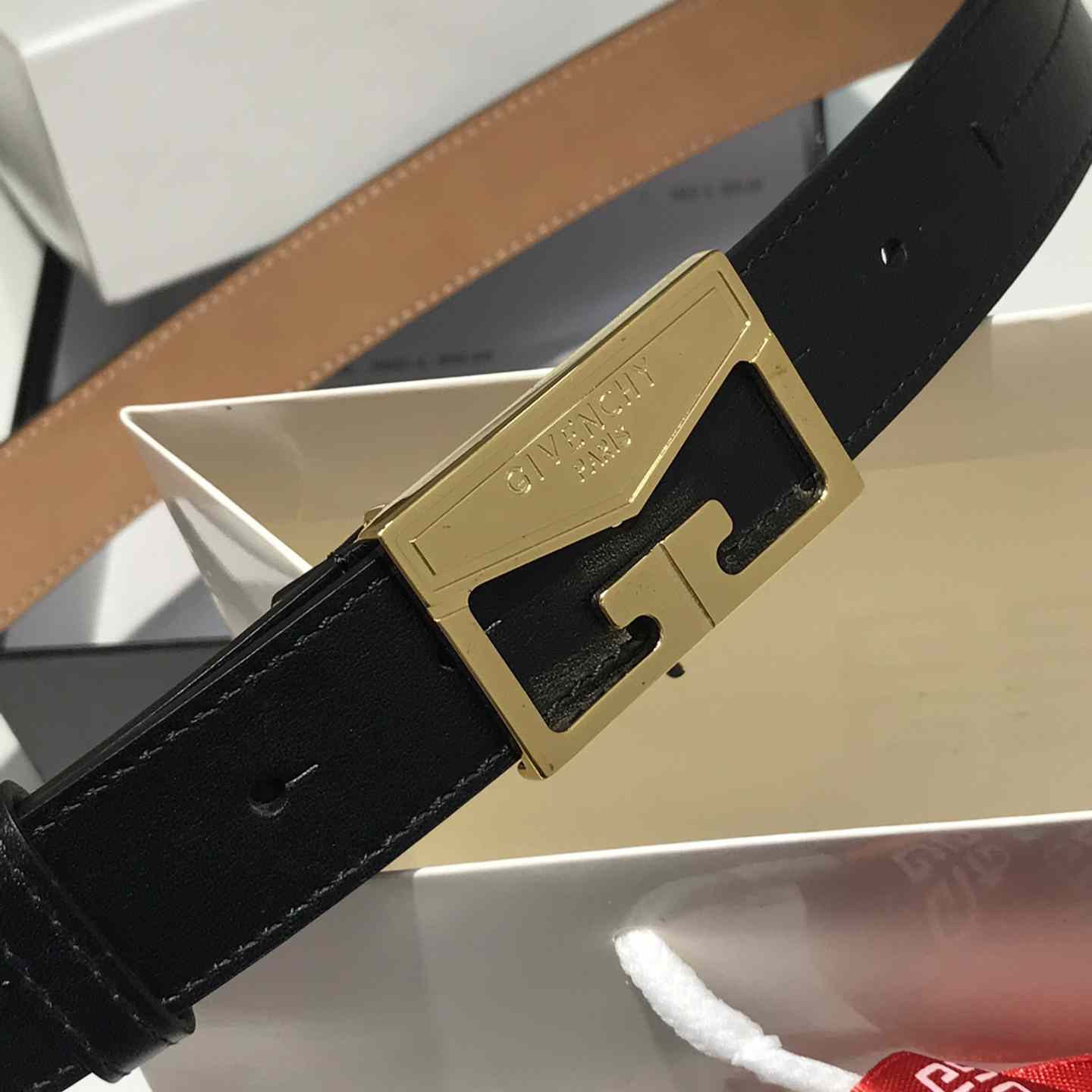 Givenchy  Leather Belt      30mm - FashionPlug