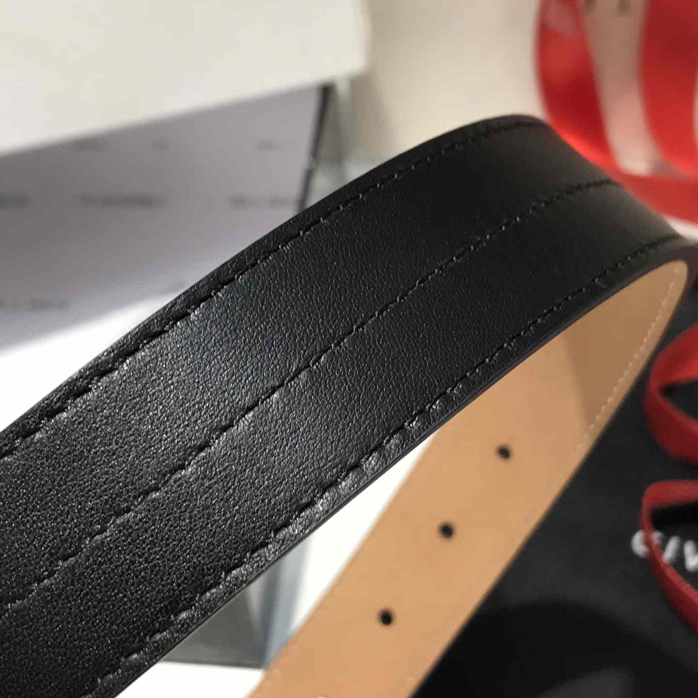 Givenchy  Leather Belt      30mm - FashionPlug